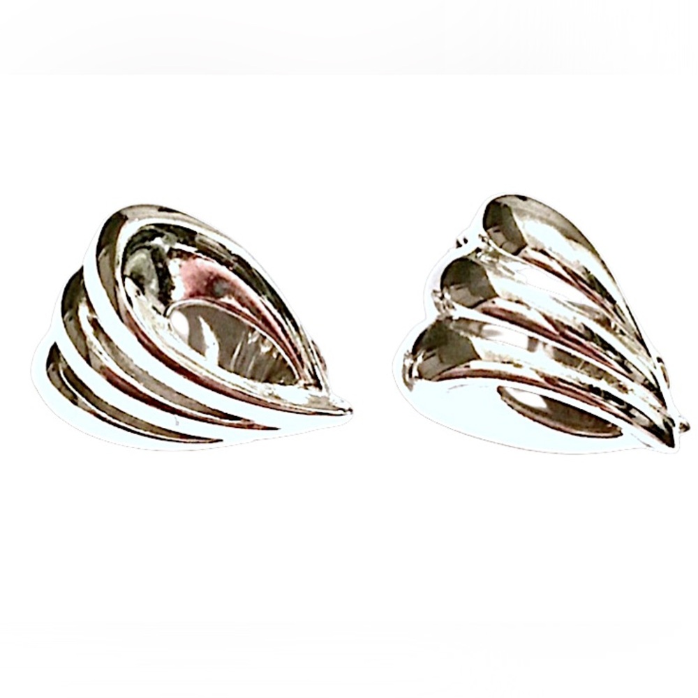 Vintage Monet Modern Minimalist silver clip On earrings
